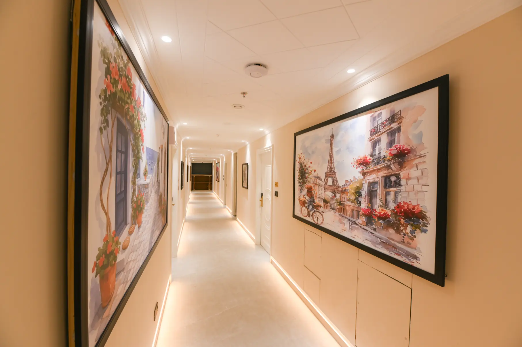 Lobby Chandelier & Decor