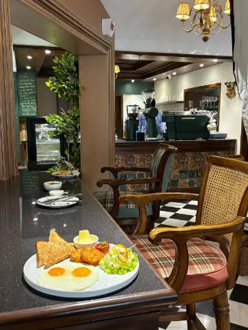 In-Room Dining Experience 7