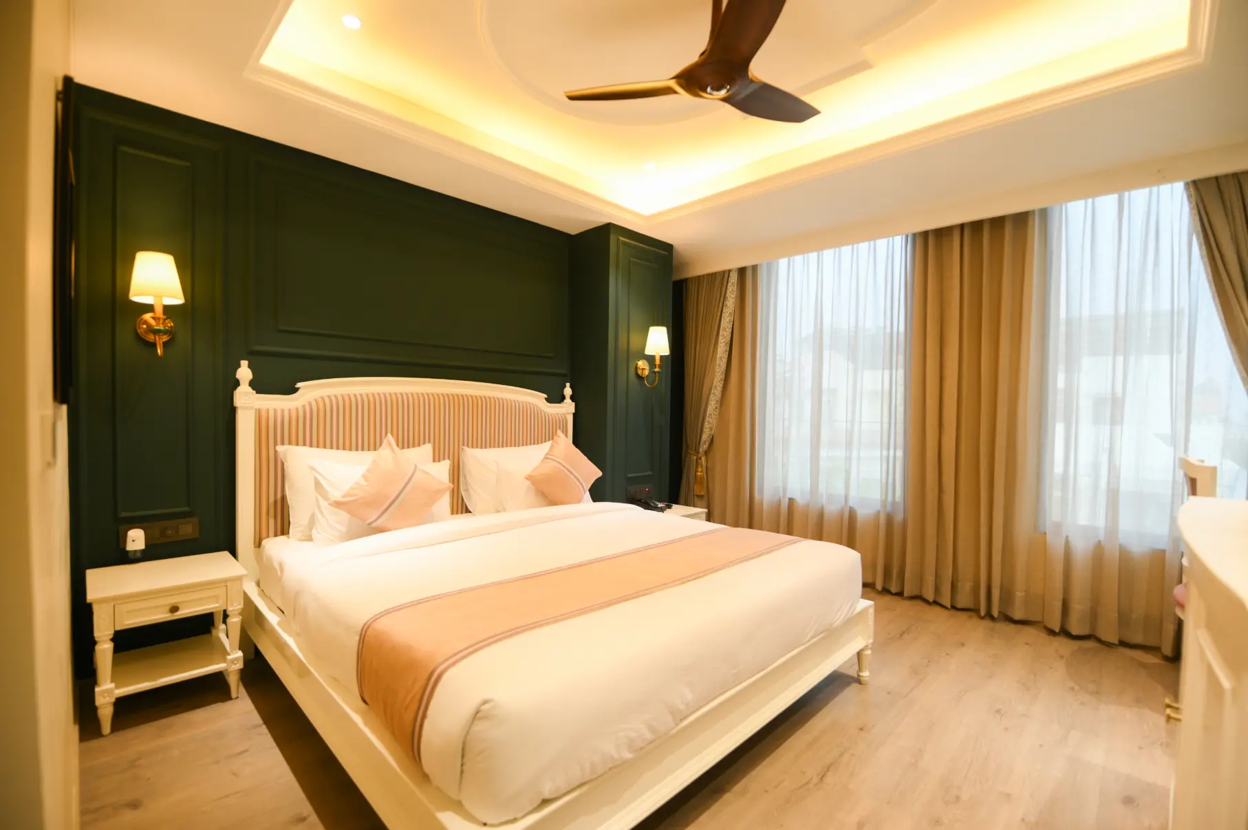 Classic Room - Traditional Wooden Furnishing