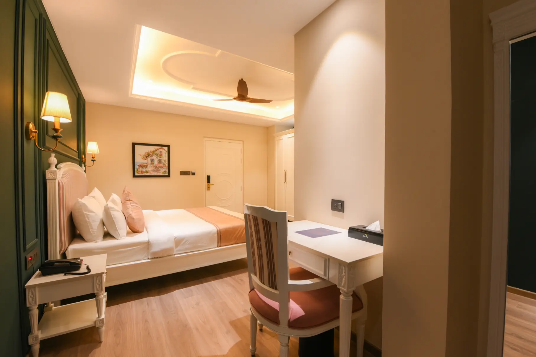 Grand Luxury Room - Full Room Angle