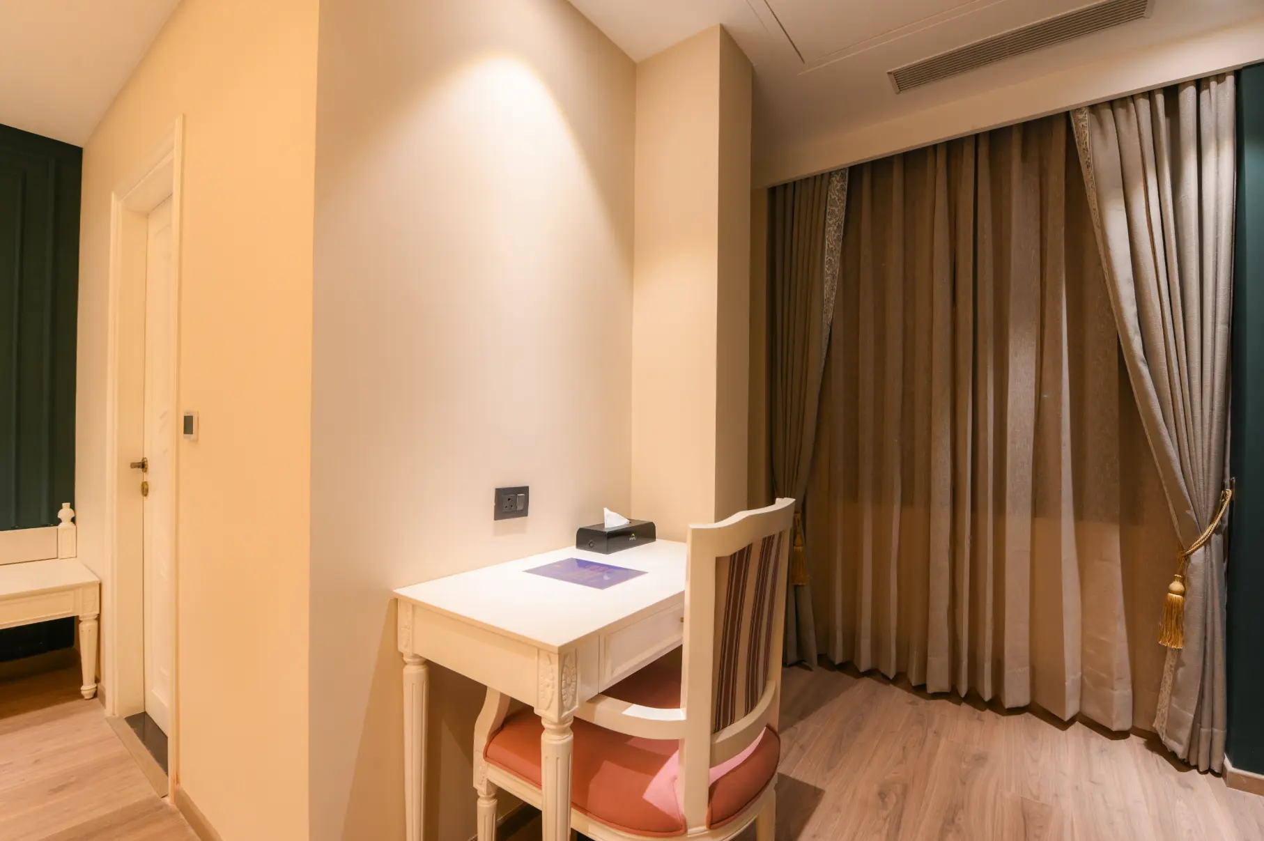 Grand Luxury Room - Premium Living Area