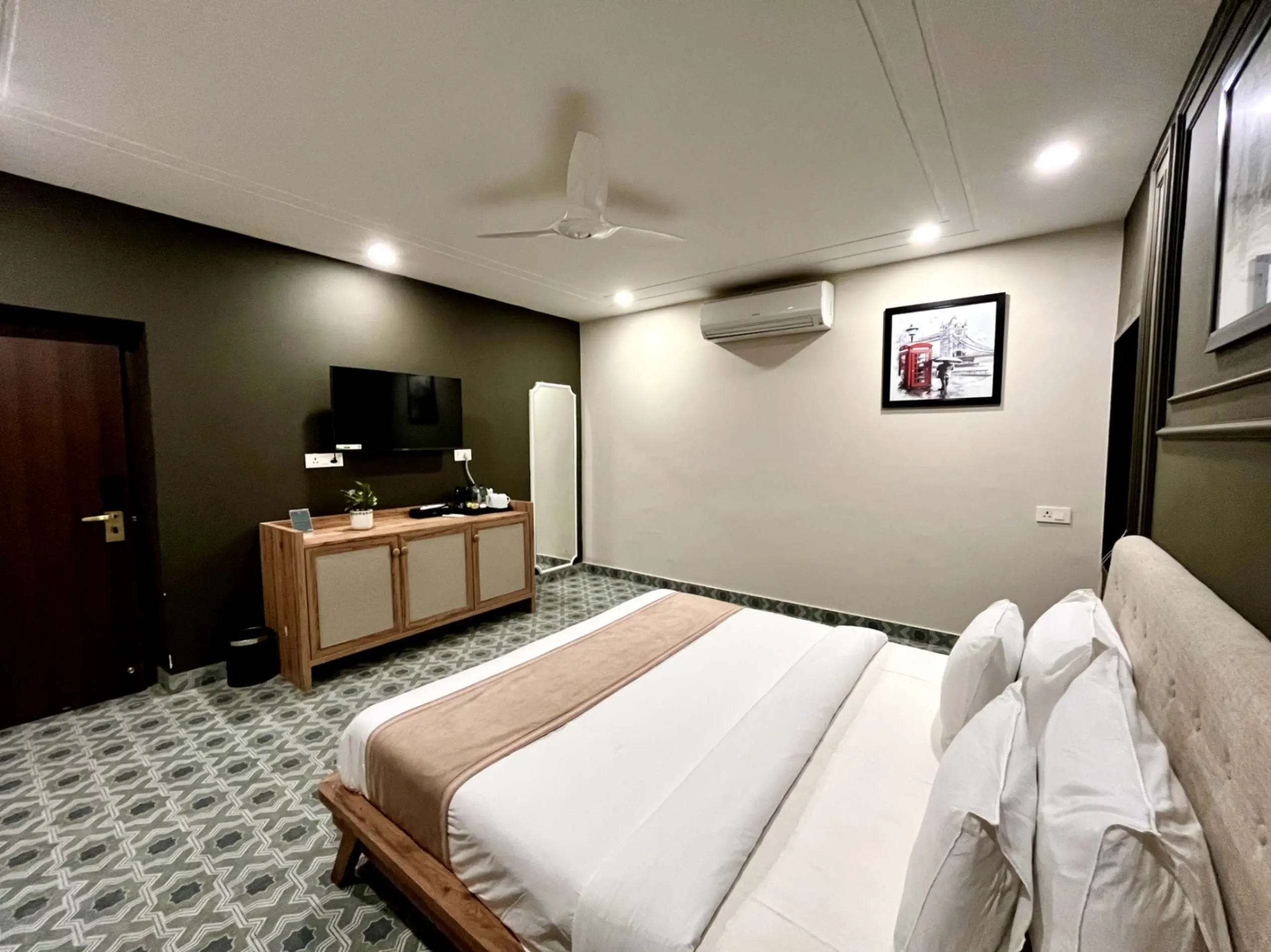 Grand Luxury Room – Ground Floor - Photo 2