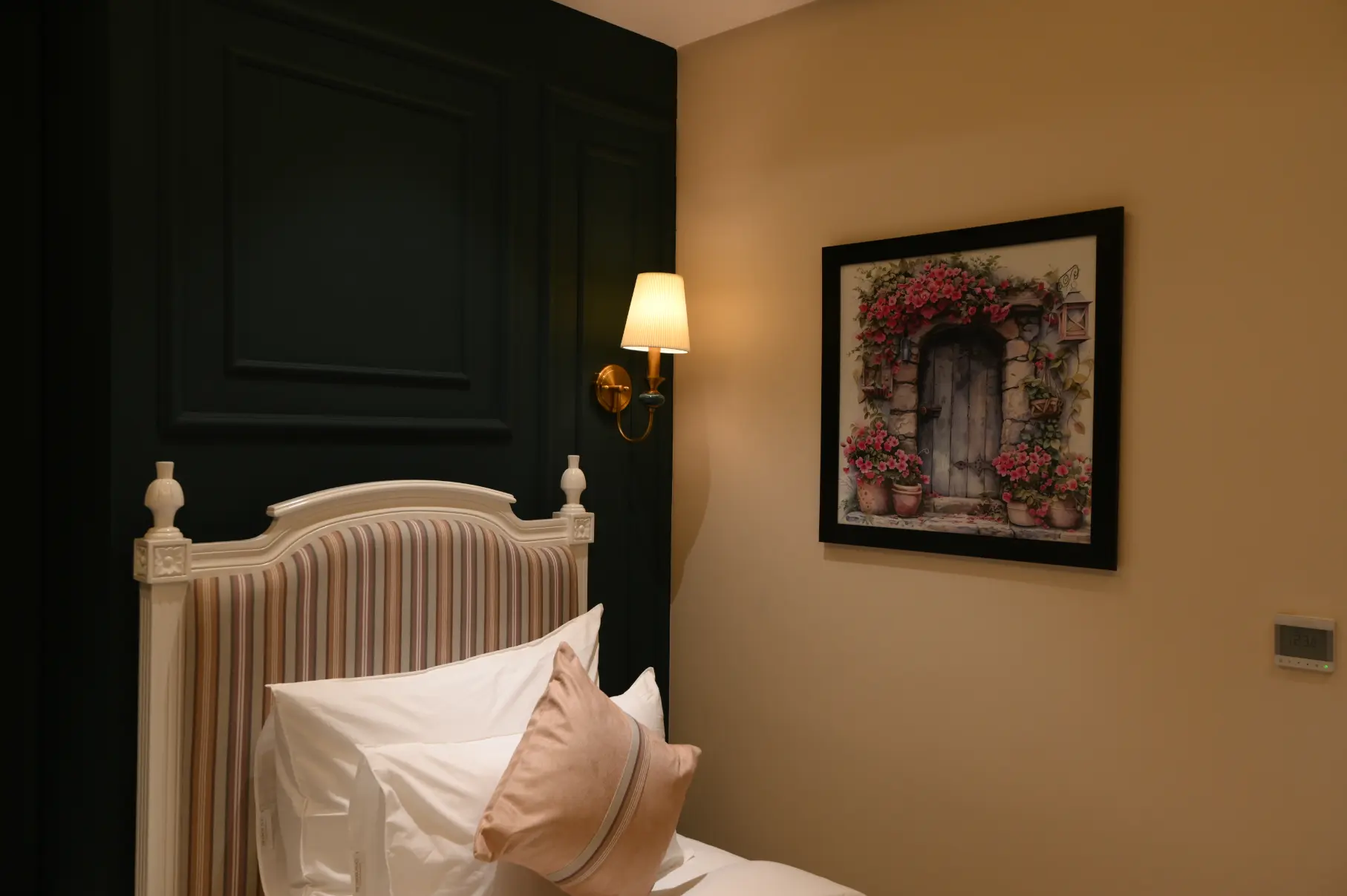 Luxury Twin Room - Bedroom Perspective