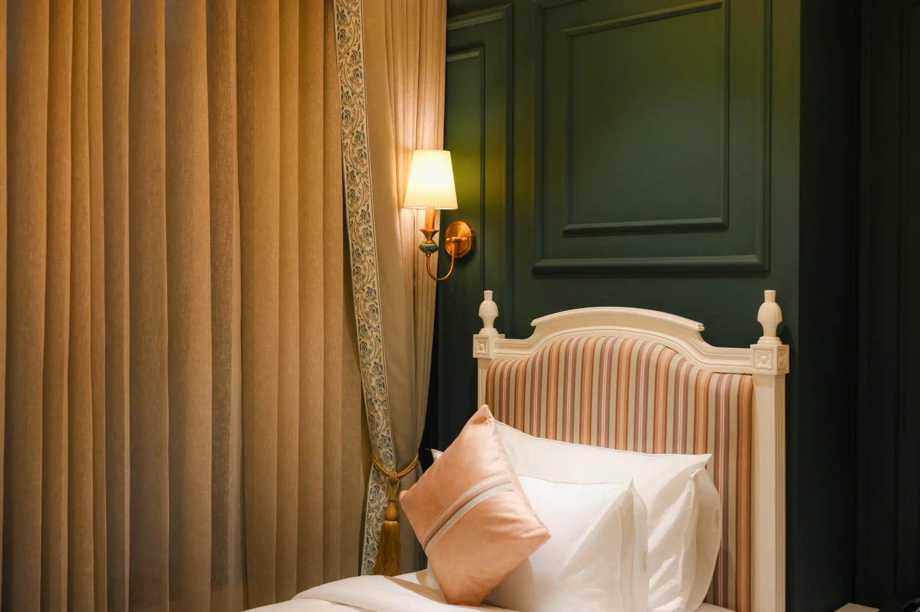 Luxury Twin Room - Room Space