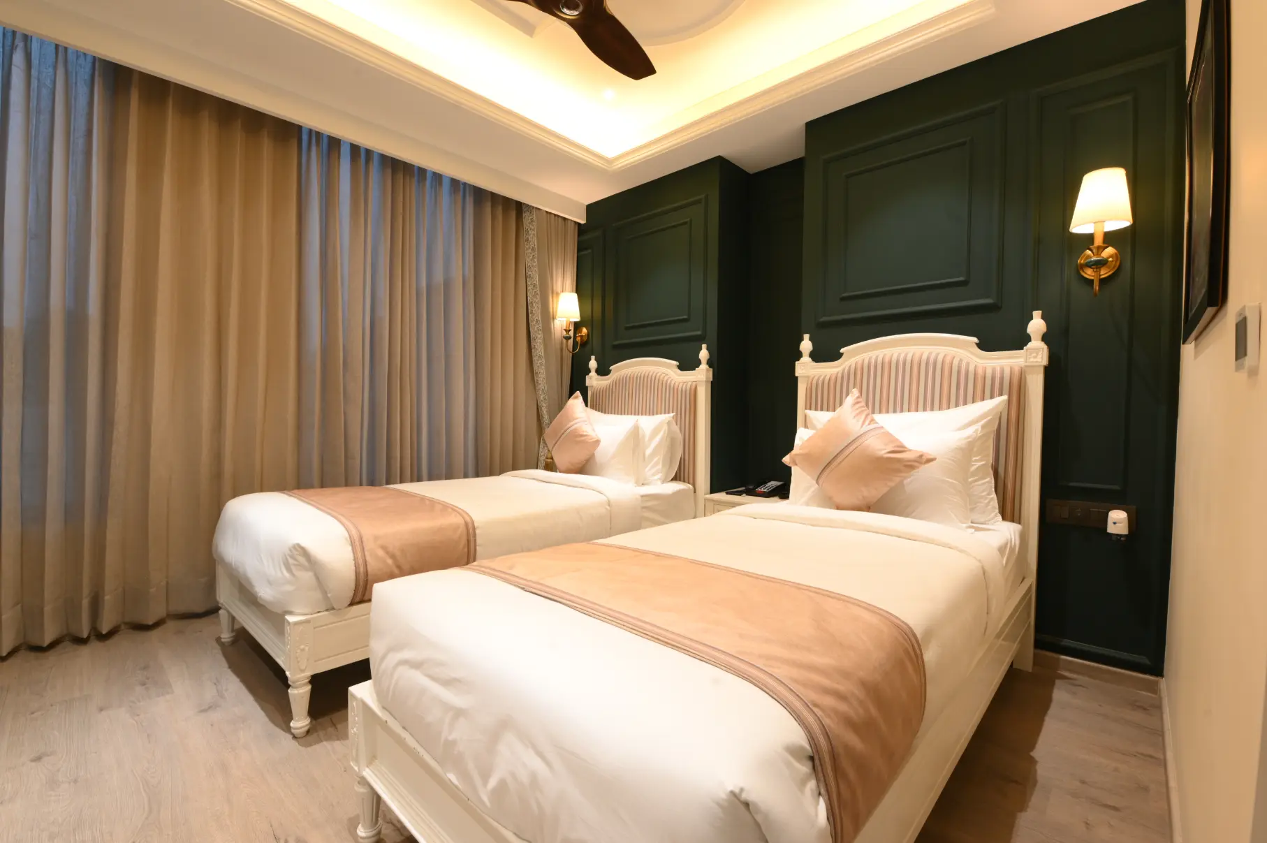 Luxury Twin Room - Bedside & Decor