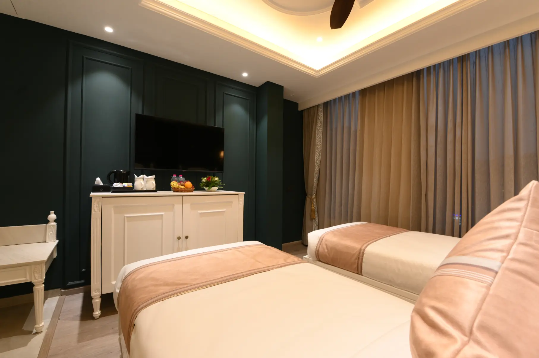 Luxury Twin Room - Modern Amenities