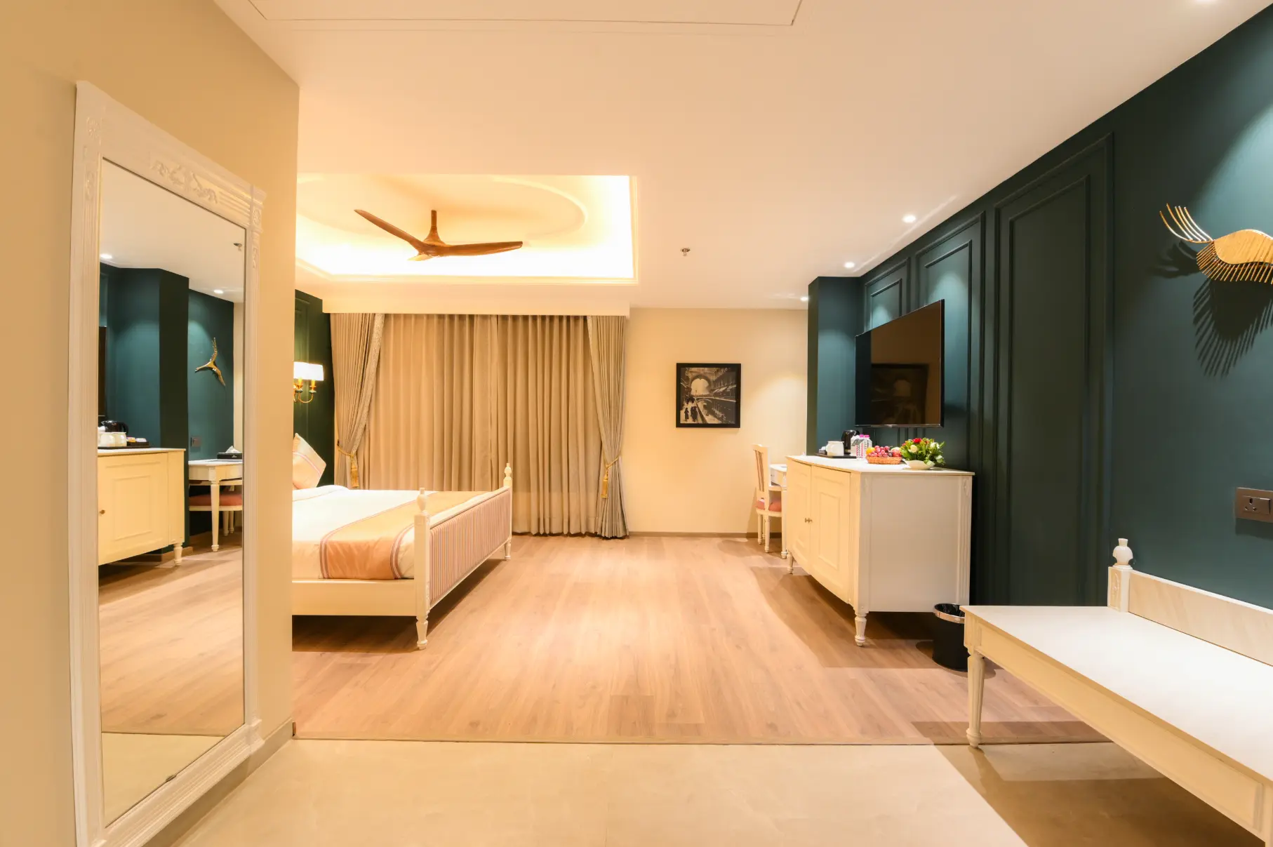 Royal Suite - Grand Room Overview